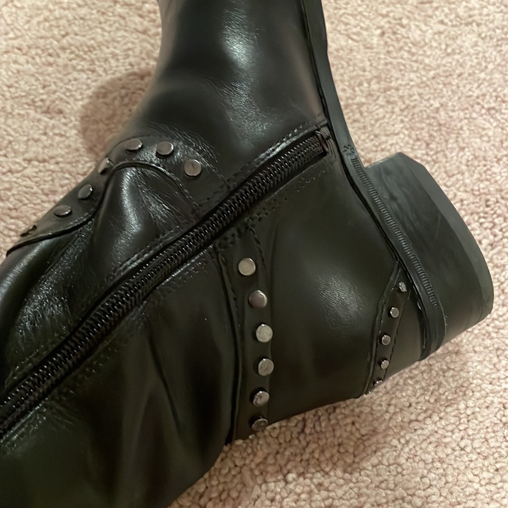 Boots - Picture 5 of 5